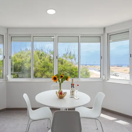 Beguest Beachfront Caparica Lisbon アパート